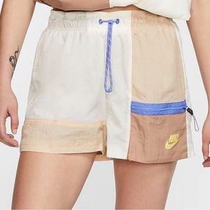 Women’s Nike Sportswear Icon Clash Shorts XS